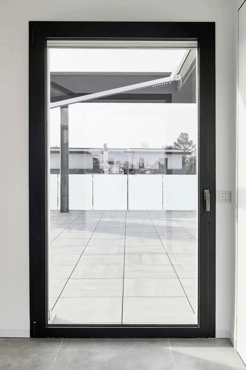 serramenti in alluminio - Finestra con fermavetro